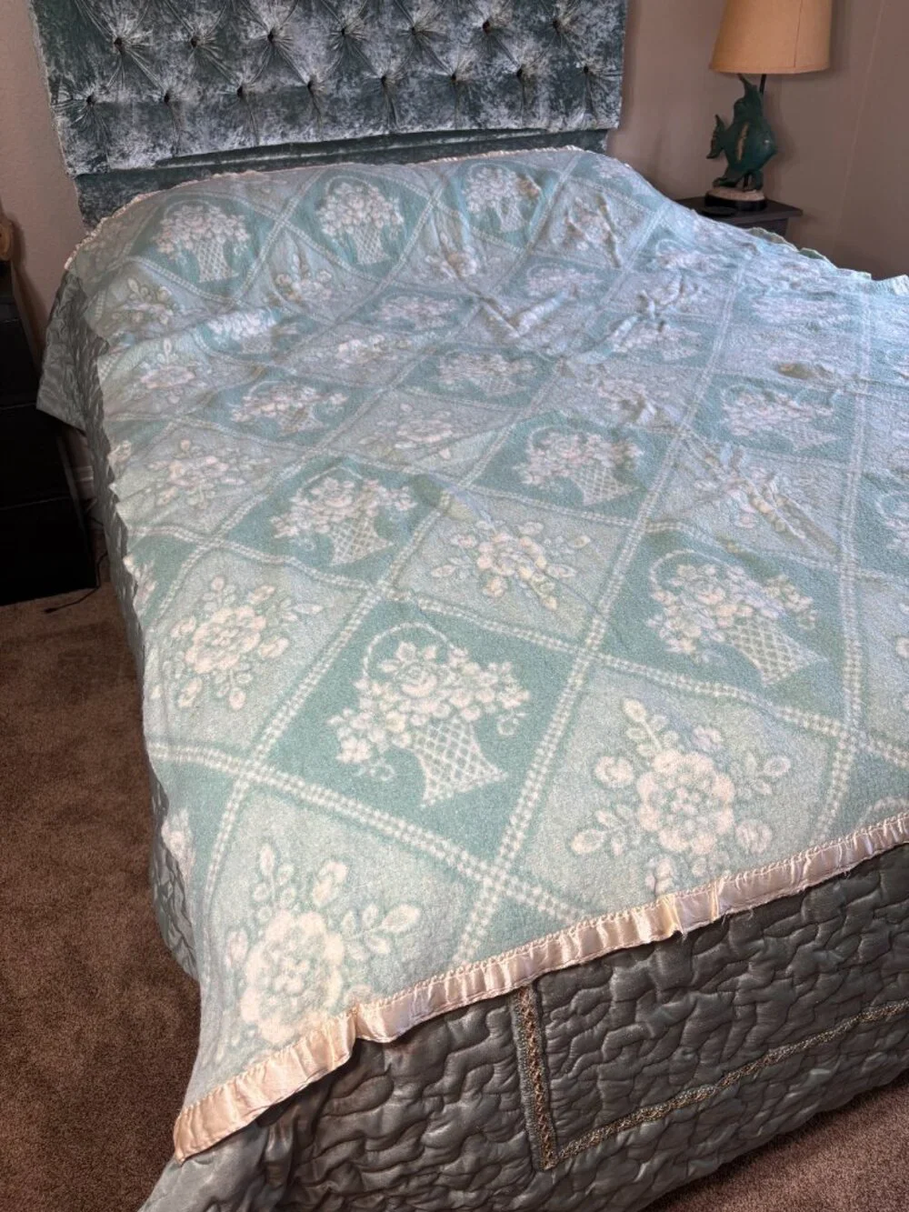 Vintage Blue & White Flower Basket Twin Blanket w Satin trim Reversible